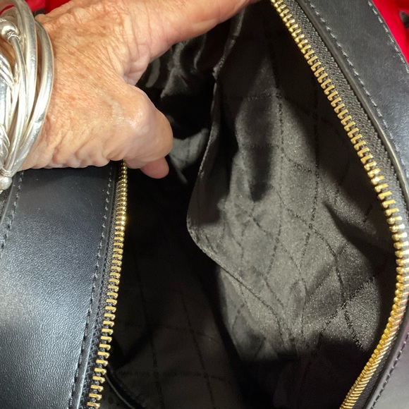 ⚫️?▪️”NWOT” BLACK PEBBLED SOFT MICHAEL KORS LEATHER BACKPACK  . . .